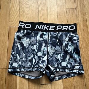 Nike Pro Women's Abstract Black & White Compression Shorts